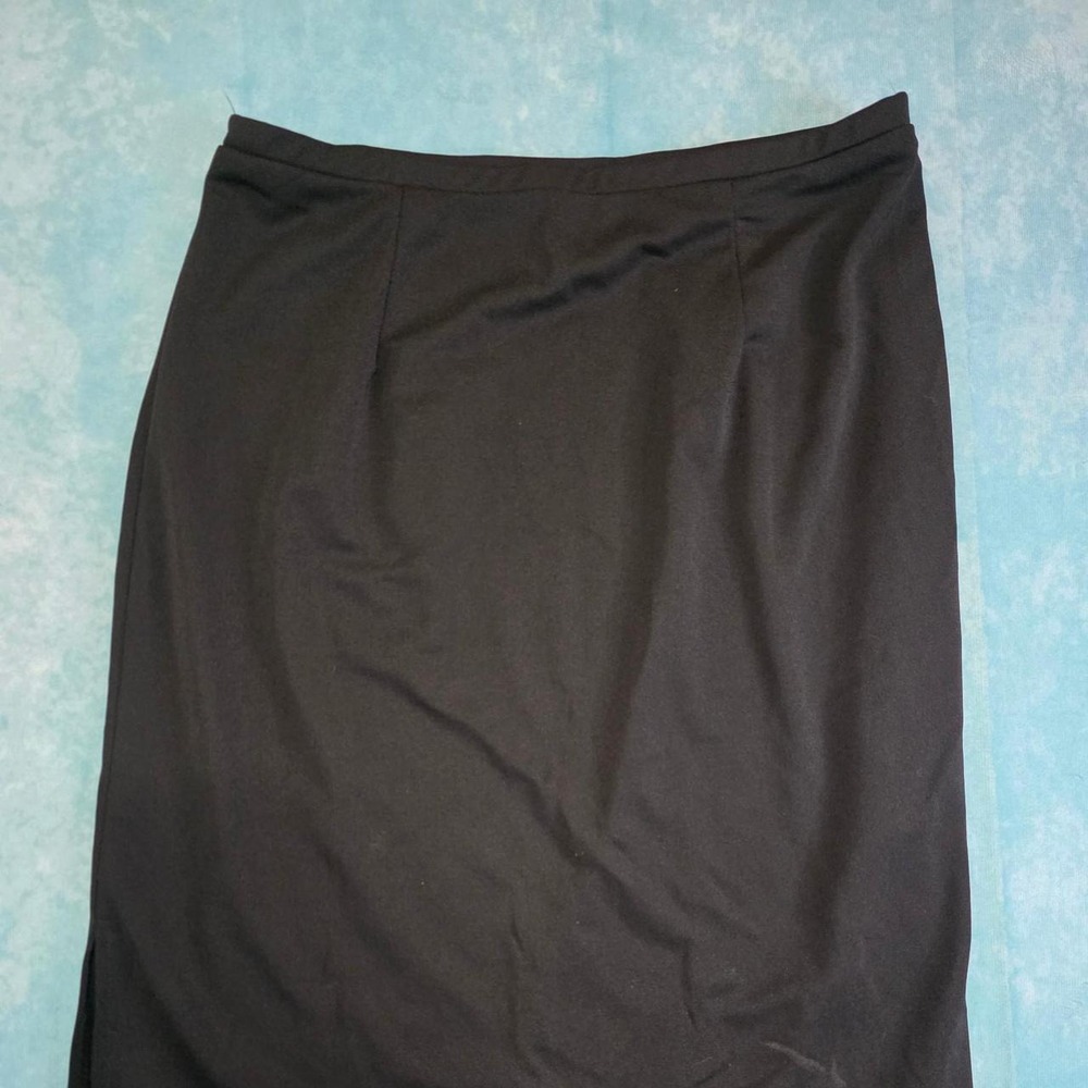 Express black midi skirt with side slit in a size 6